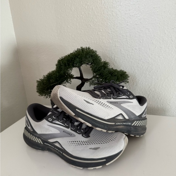 Brooks Men's Black and White Athletic Shoes - Picture 4 of 5